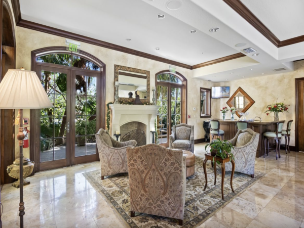 Ultra Posh South end Condo with Private Pool and Spa